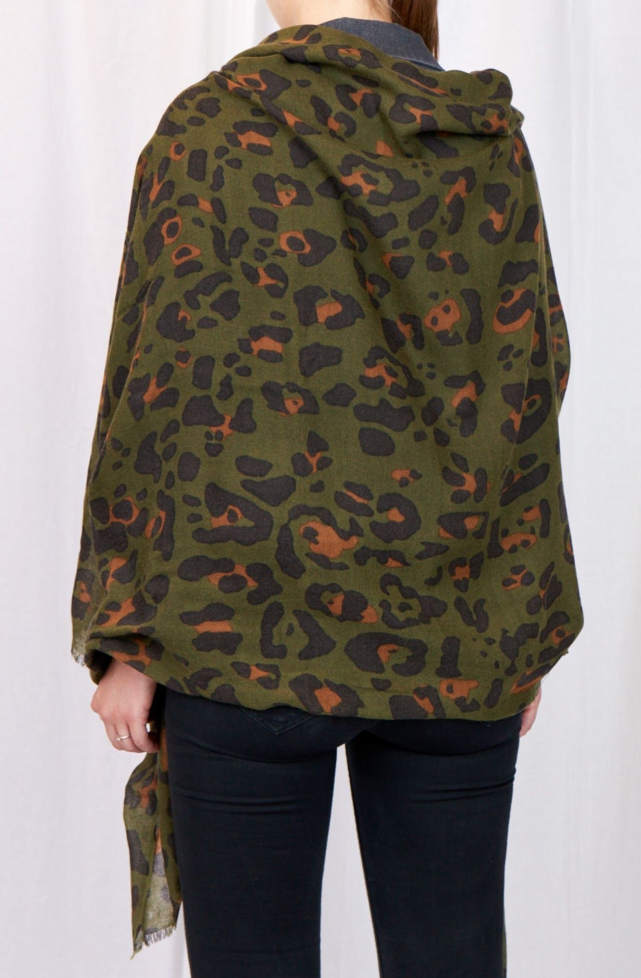 LEO Scarf